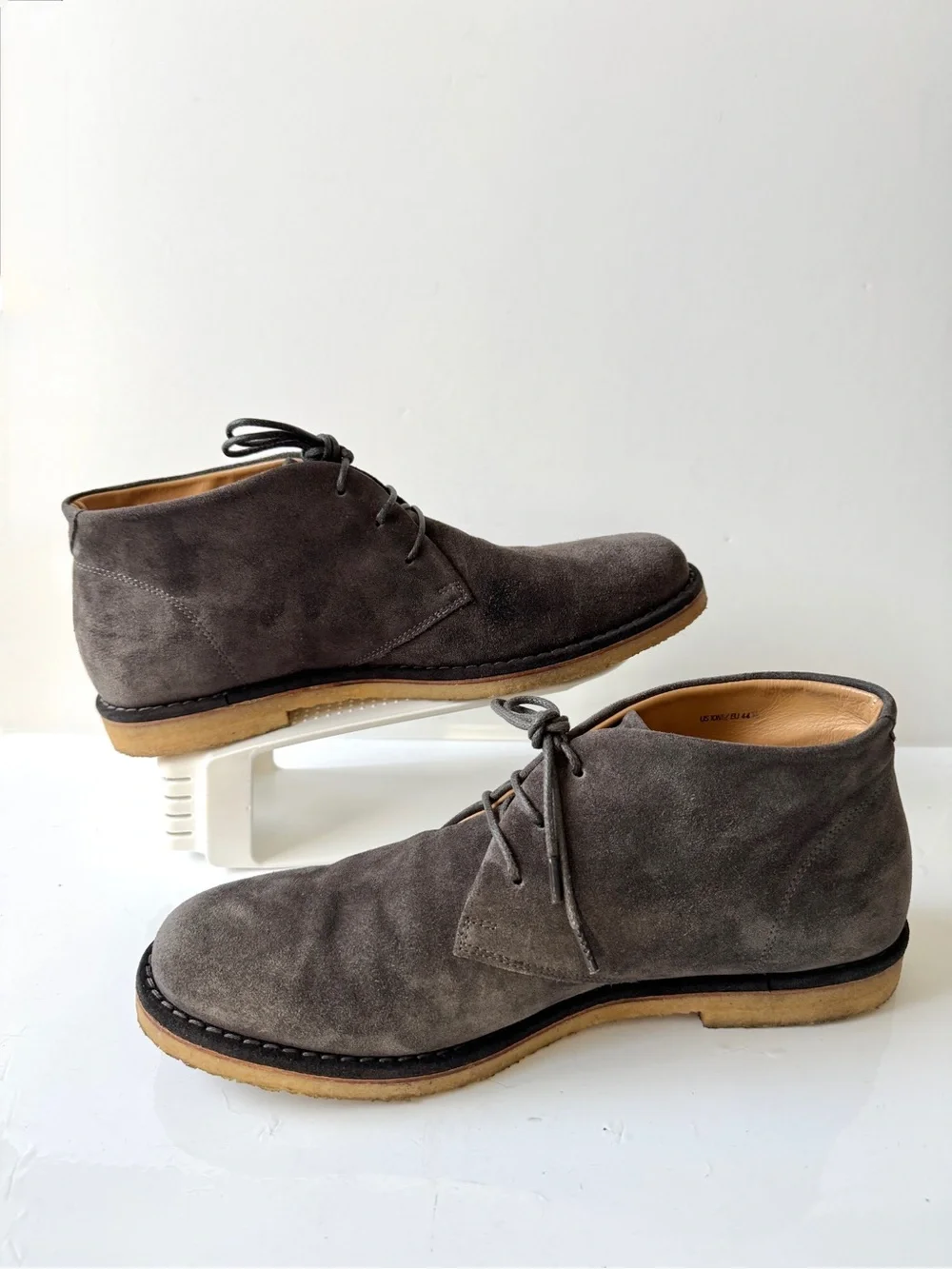 Vince Men's Gray Suede Chukka Lace Up Crepe Sole Boots Size 10M